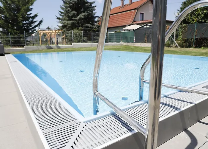 Rooftop Terrace, Free Garage Parking And Pool!