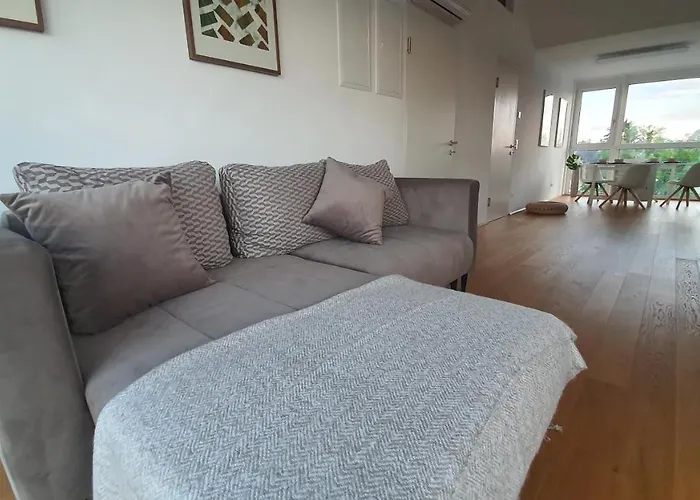 Rooftop Terrace, Free Garage Parking And Pool! *