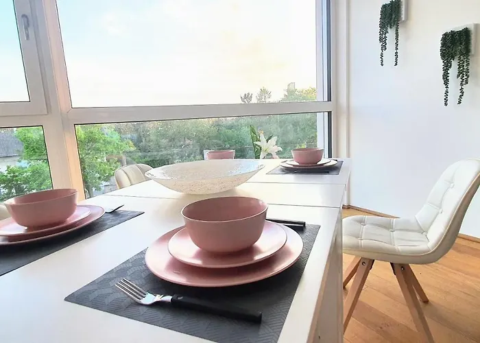 Apartman Rooftop Terrace, Free Garage Parking And Pool! Bécs