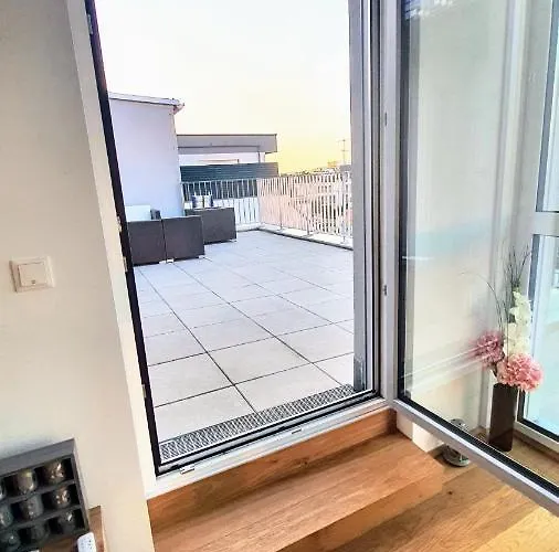 Rooftop Terrace, Free Garage Parking And Pool! Apartman Bécs